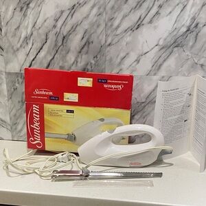 Sunbeam White Electric Knife with Serrated Blade